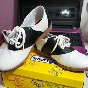 Girls Saddle Shoes size 4---EXCELLENT CONDITION!